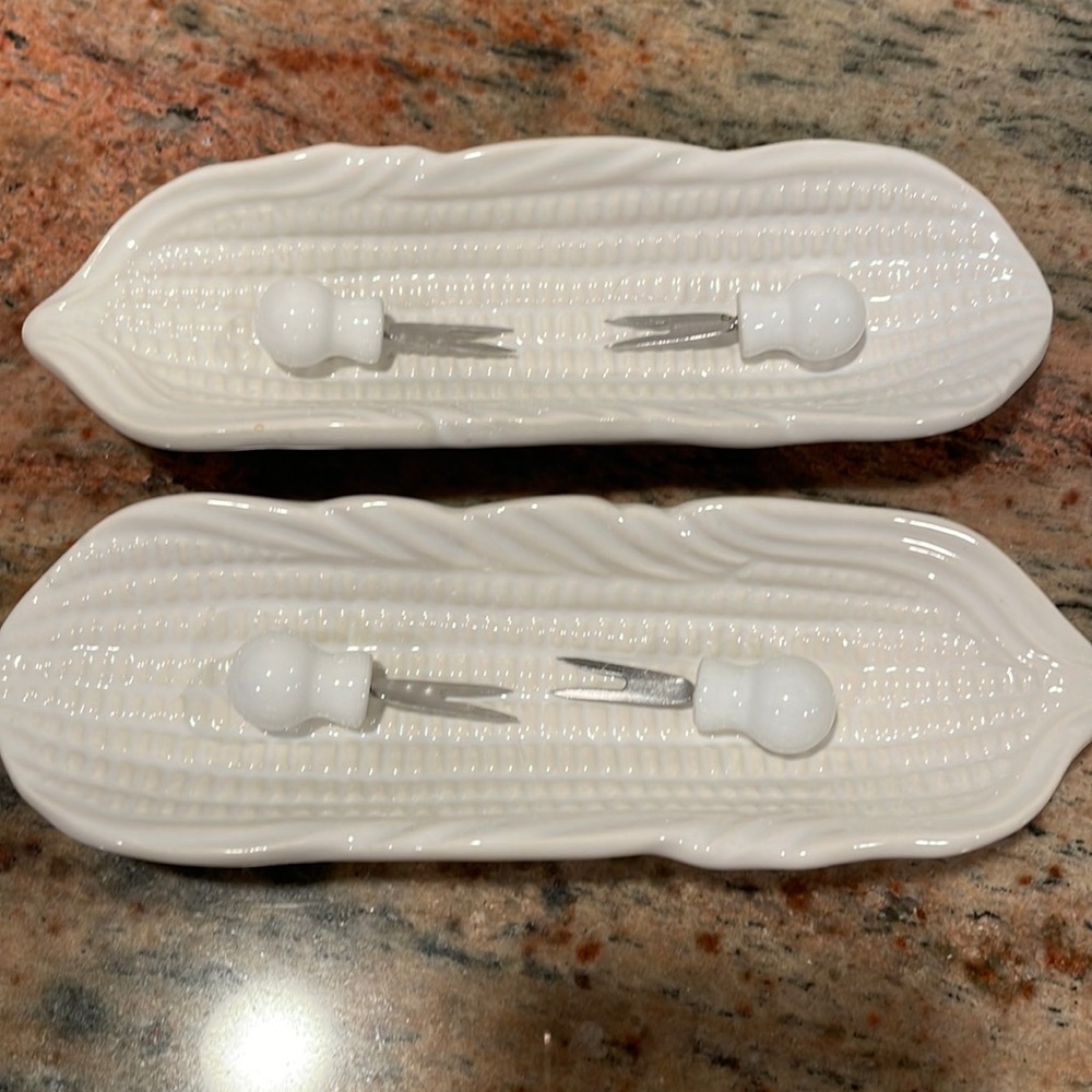 Corn plates with holders